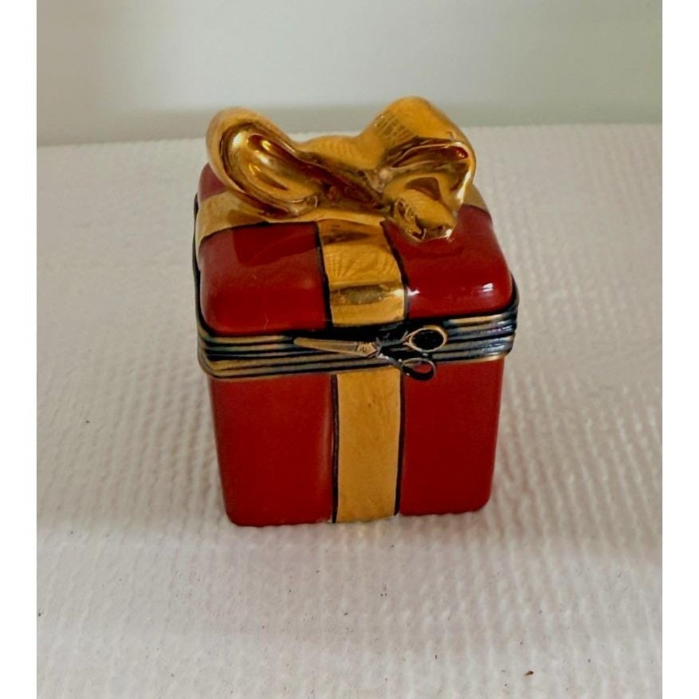 Limoges Peint a la Main France Porcelain Red Gold Christmas Present Trinket Box